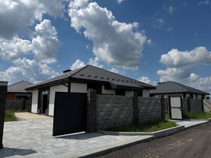 Готовий будинок з укриттям у Михайлівці-Рубежівці - фото 1