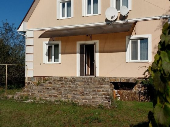 Обмін на квартиру, добротний будинок з бомбосховищем, підвал Осикове