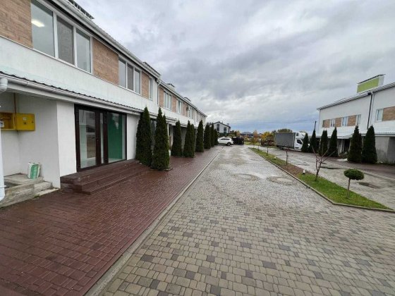 Кутовий таунхаус з ремонтом Нове