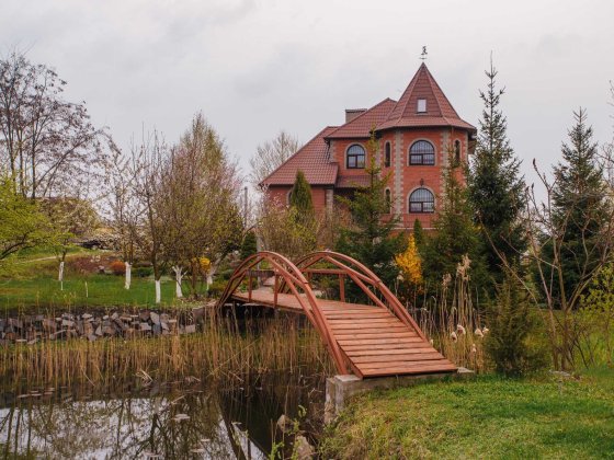 Продаж 2 поверхового будинку, ділянка на 20 соток, 280 кв.м, 5 кімнат Погребы