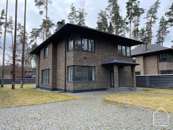 Будинок в Плютах. Закрита вулиця. Ліс. Велика ділянка Плюты