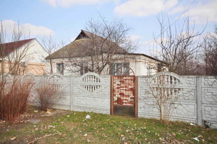 Будинок біля магазину в центрі с. Фурси! - фото 1