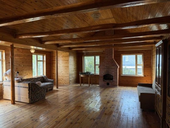 Продаж цегляного будинку, у центрі Хотова Хотов