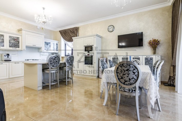 Продажа дома с бомбоубежищем, с. Хотов - фото 1