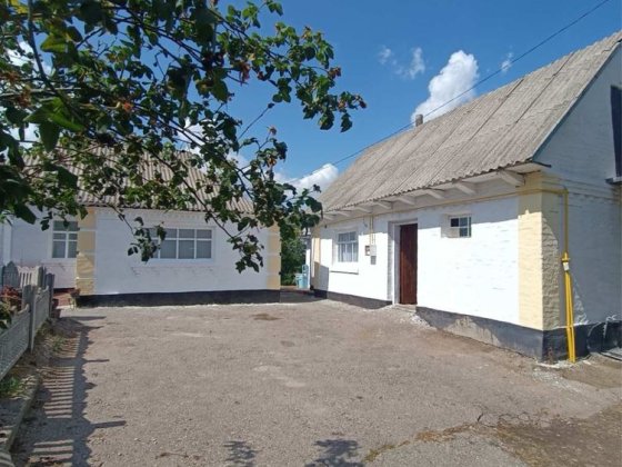 Будинок Шкарівка Ціну знижено.Центр села Шкаровка