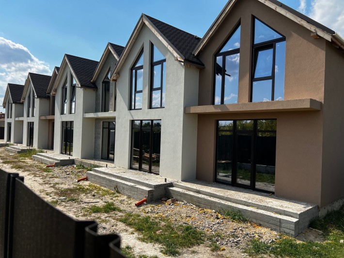 ТАУНХАУС з великою ділянкою, 10 км м. «Житомирська». - фото 1