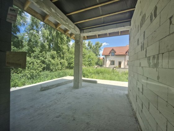 Незавершений будинок в с.Рудне неподалік Фуджікури Рудне