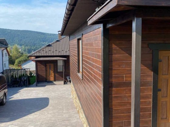 Котеджі біля лісу з чаном і сауною в Східниці Східниця