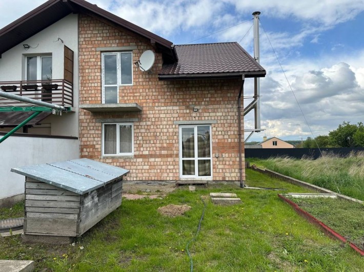 Продаж котеджу в центрі Зубри поблизу школи. З початковим ремонтом - фото 1