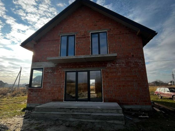 Продам сучасний окремо стоячий будинок Городок