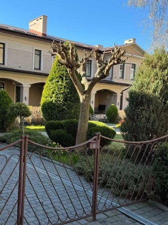 Продається просторий таунхаус у житловому комплексі - фото 1