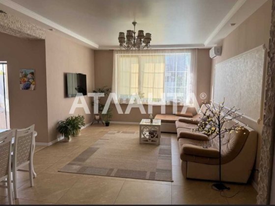 Дом с просторной планировкой, бассейн, ремонт, мебель, техника Авангард