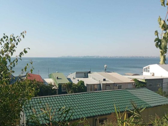 Продам  летний домик на берегу моря с красивым панорамным видом . Крыжановка
