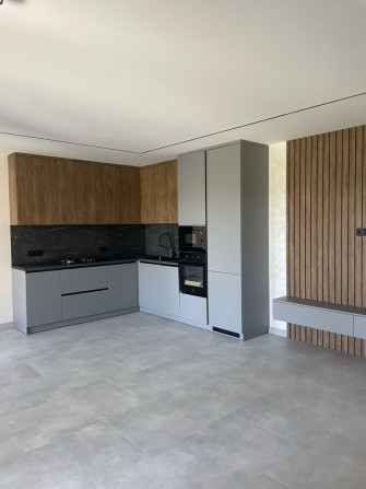 Новый дом с ремонтом у моря. Лески - фото 1