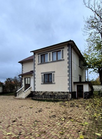 Просторий будинок для двох родин. Підвал, гараж на 2 авто. - фото 1