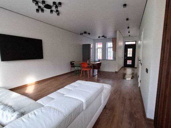 Идеальный современный таунхаус с мебелью и техникой Ліски