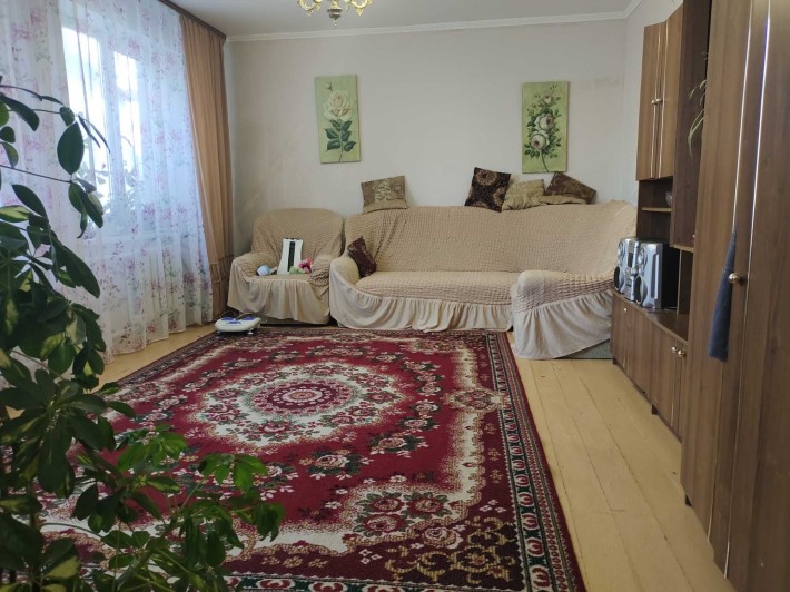 Продам чудовий будинок у смт Великодолинське - фото 1