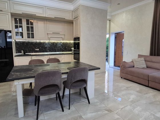 В продажу Елітний 3-рівневий таунхаус 120 м² біля моря Ліски