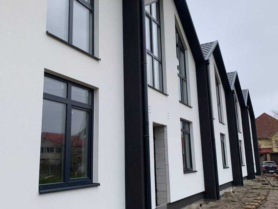 Продам новий таунхаус у Лісках — всього 5 хвилин до ТЦ Рів’єра та моря Ліски