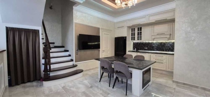 Таунхаус в Клубном доме с Дизайнерским ремонтом Возле моря - фото 1