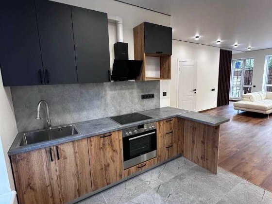 Таунхаус в Лесках. Современный с мебелью и техникой. Ліски