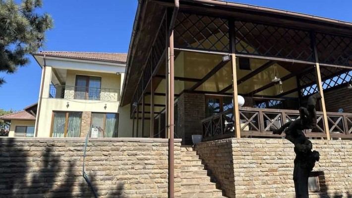 Продам дом 2 эт 20 соток. Р-н Совиньона Золотая горка.Бассейн Ландшафт - фото 1