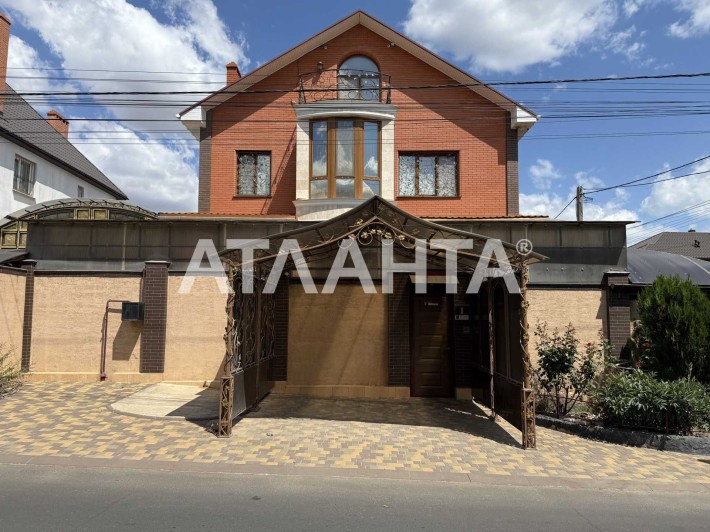 Добротный дом с ремонтом в Червоном Хуторе в 5-ти минутах от Одессы - фото 1