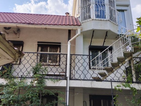 Будинок на березi моря. Бурлачя балка. Совiньон. Бурлача Балка