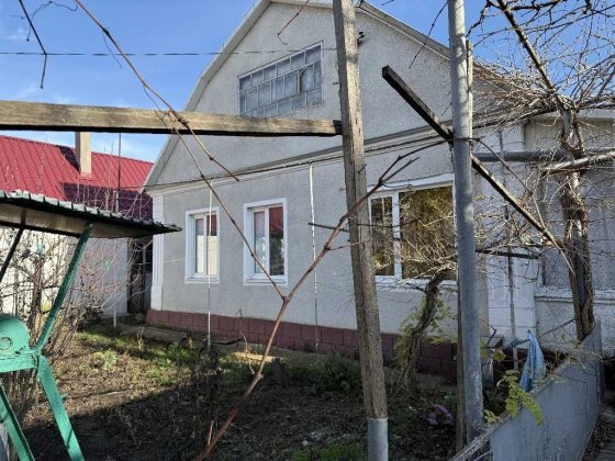 Продается добротный  дом в с. Молодежное Молодіжне