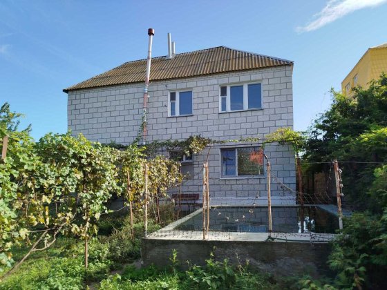 Продам будинок у центрі Молодіжного , з усіма зручностями Молодіжне