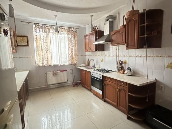 Просторий будинок для великої родини в передмісті Одеси Молодежное