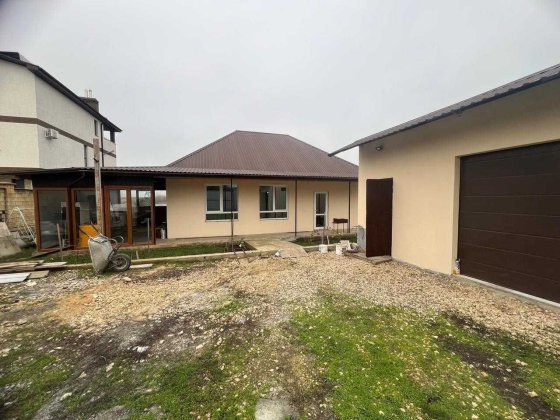 «Дім, де життя починається з усмішки. Заїжджайте — і створюйте  кіно!» Молодежное