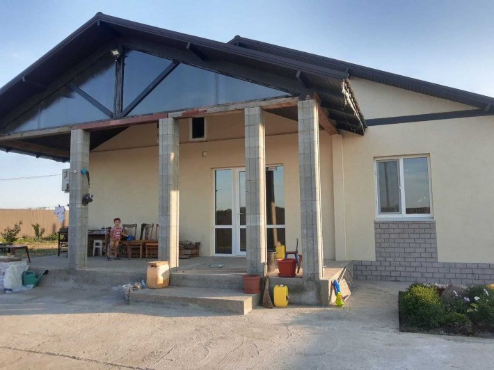 Продам новий з ремонтом будинок в с. Красноселка ! - фото 1