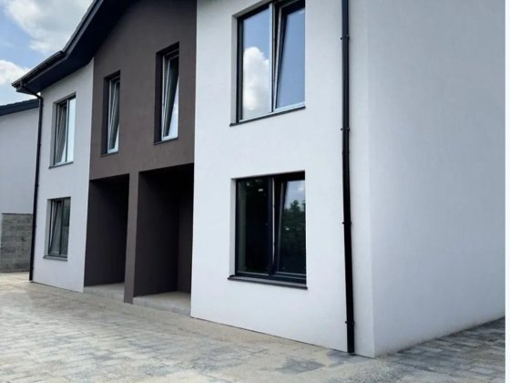 Продам будинок дуплекс в м.Вараш Вараш