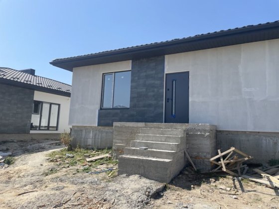 Котедж  в масиві Київський з комунікаціями Біла Криниця