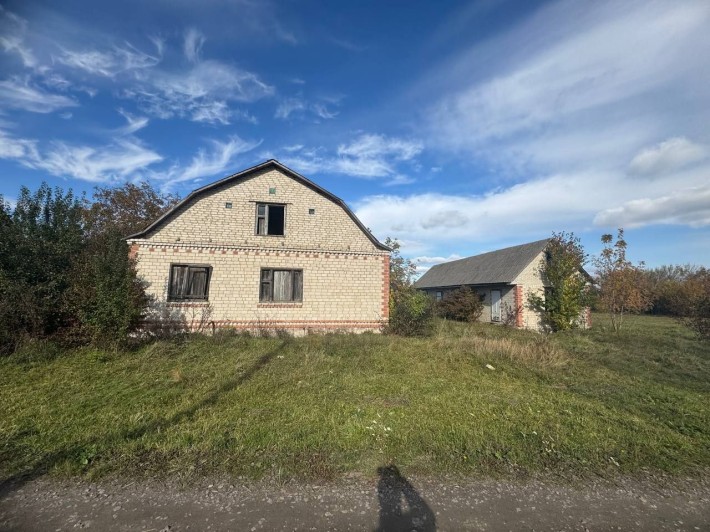 Продаж будинку з великою ділянкою у центрі села Нова Українка. 12 км - фото 1