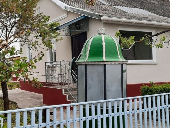 Продам  1/2 дома в западной части Украины Гусятин