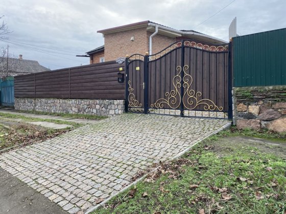 Гарна половина будинку біля 3 школи, опалення працює без світл Первомайськ