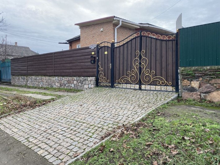 Гарна половина будинку біля 3 школи, опалення працює без світл - фото 1