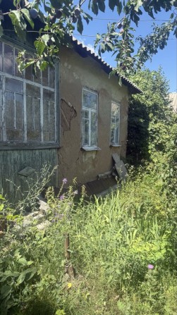 Продам участком с ветхим домиком в Коротыче - фото 1