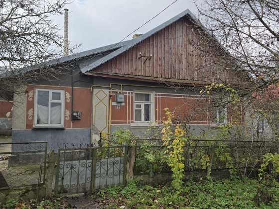 будинок у м. Волочиськ (вул. Руданського). Газ, зручності, 10 соток. Волочиськ