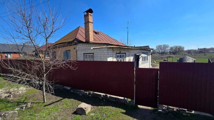 Будинок на просторій ділянці в самому центрі Слободи - фото 1