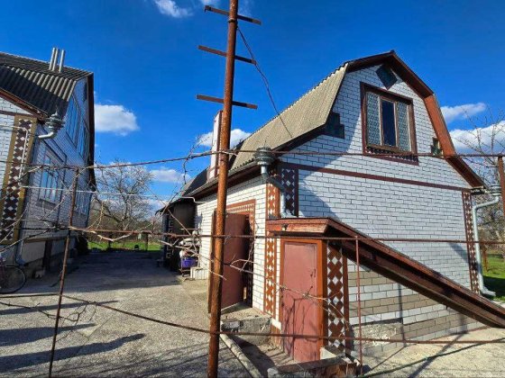 Терміновий продаж будинку і будиночку на просторій ділянці Мошны