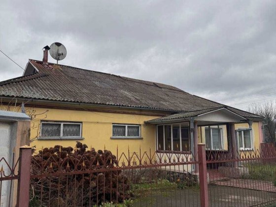 Продаж просторого будинку з ремонтом, автономією та гаражем у будівлі! Сновськ