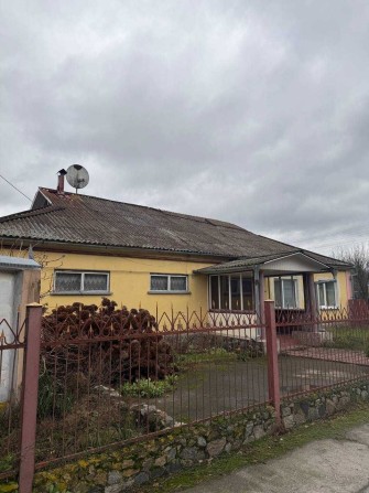 Продаж просторого будинку з ремонтом, автономією та гаражем у будівлі! - фото 1