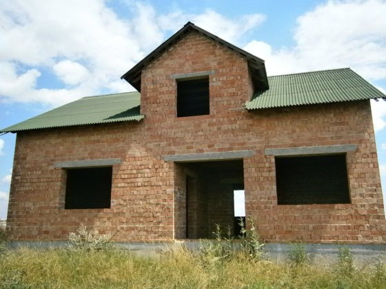 Дім дом в новоселиці 10 або 20 соток землі приватизоване Новоселица