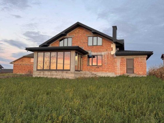 Продається новозбудований будинок в Остриці Гострик