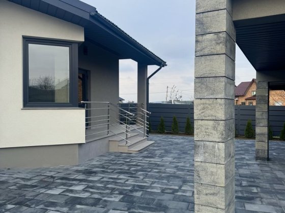 Новий будинок с.Остриця Гострик