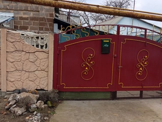 Продам два будинки на одному плану.