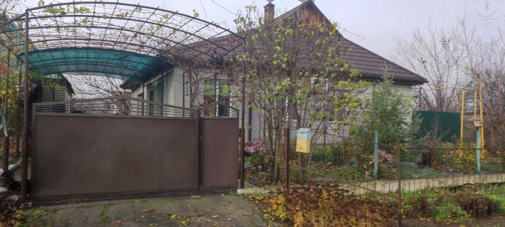 Будинок з надвірними господарчими спорудами - фото 1